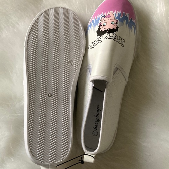 Betty Boop Slide On Sneakers - Picture 6 of 9